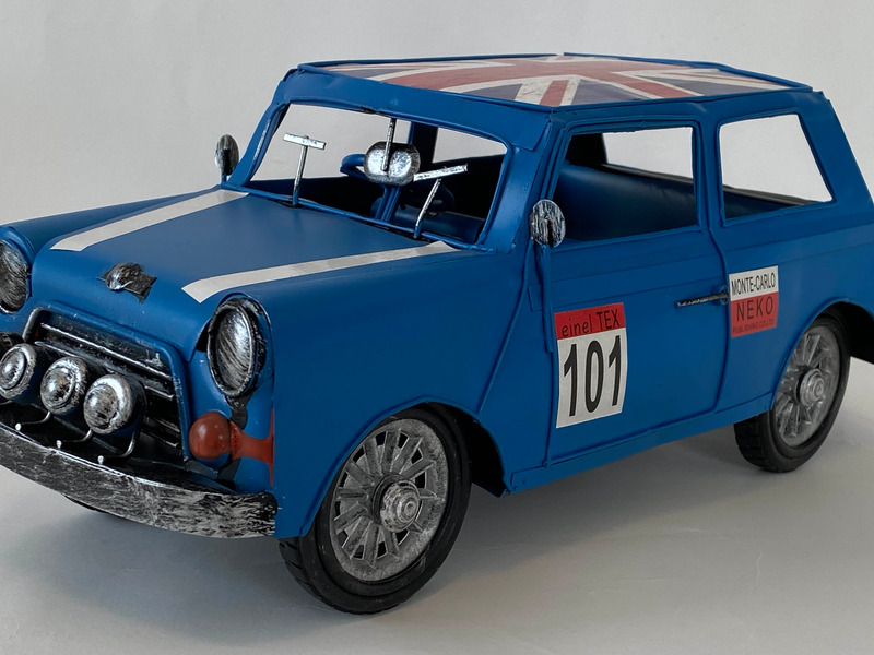 Ретро-модель автомобиля Mini Cooper
