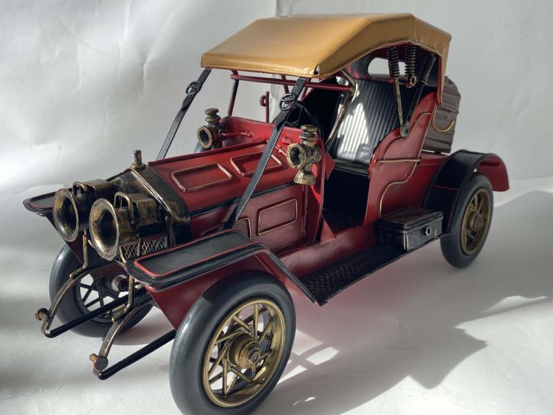 Ретро-модель автомобиля Rolls-Royce Silver Ghost Roadster 1910 года